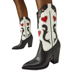 LOVESTRUCK BLACK/WHITE -Cheap Boots And Beyond Store SM 2023 JANUARY LIFESTYLE 13 LOVESTRUCK 2004 CROP